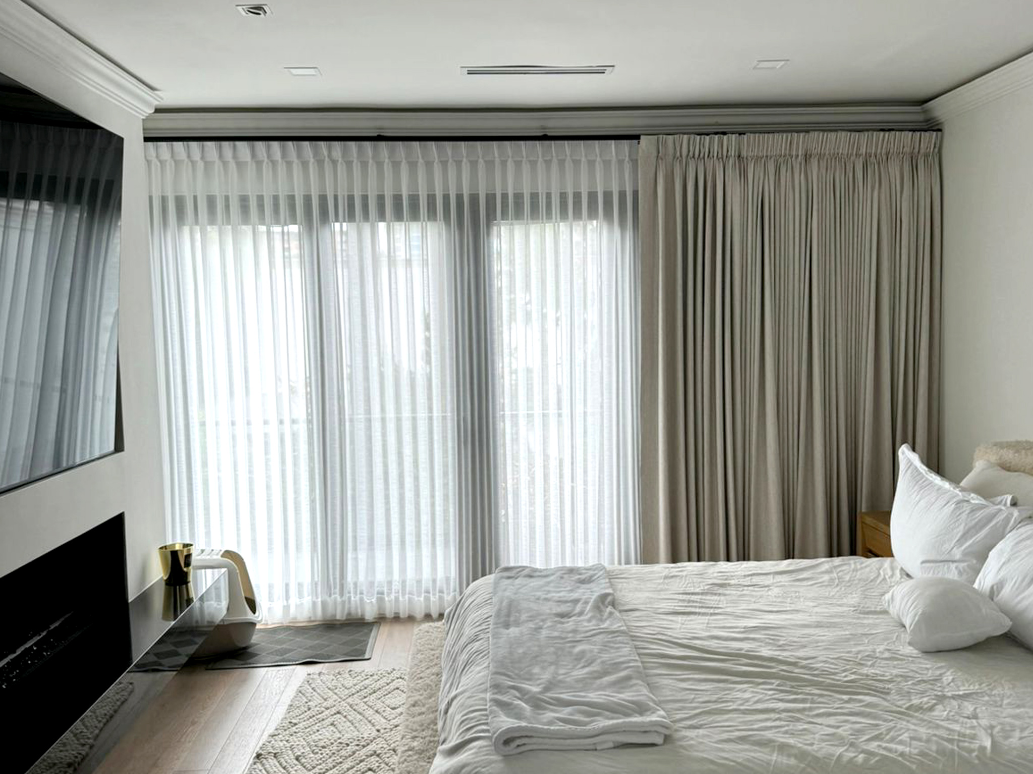 cat-curtains-2